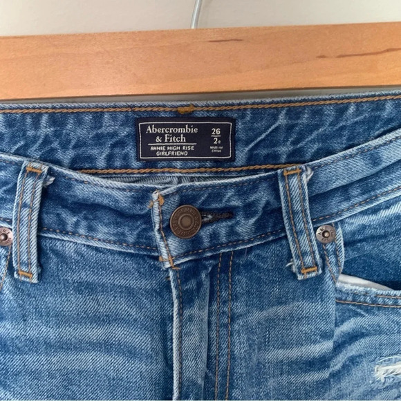 Abercrombie & Fitch High Rise Annie Distressed Girlfriend Jean Size 2/26 - Picture 8 of 9